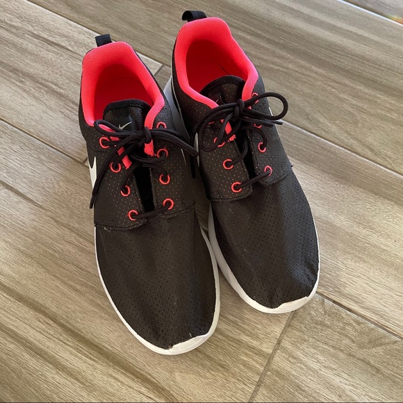 Nike running shoes - Picture 2 of 5